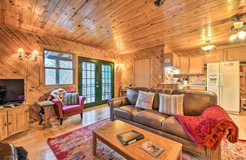 Maggie Valley Cabin | Cozy Maggie Valley Cabin w/Deck & Private Hot Tub