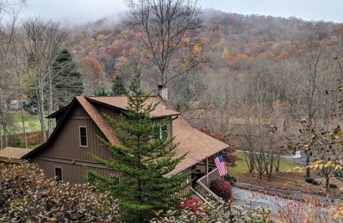 Maggie Valley Cabin | Cozy Maggie Valley Cabin near Cataloochee Ski Area, withnhot tub. Bikers Welcome