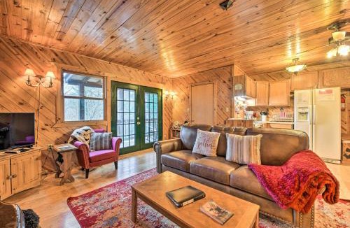 Maggie Valley House | Cozy Maggie Valley Cabin with Deck and Private Hot Tub