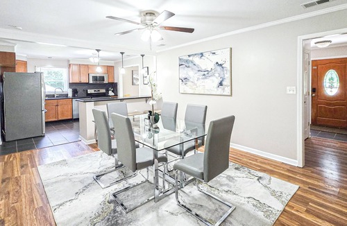 Matthews House | Cozy Matthews Getaway – 1 King, 2 Queens, Stylish & Central!