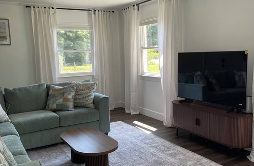 Monroe House | Cozy Minimalistic 3BR Home