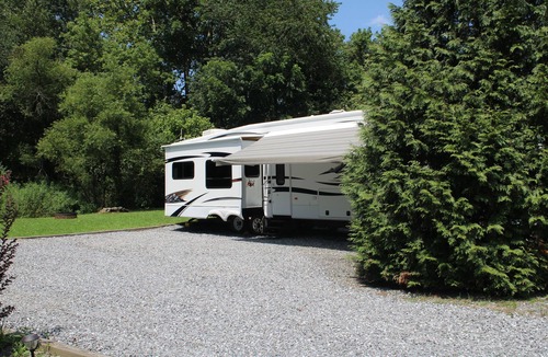 Hayesville House | Cozy Mountain Camper