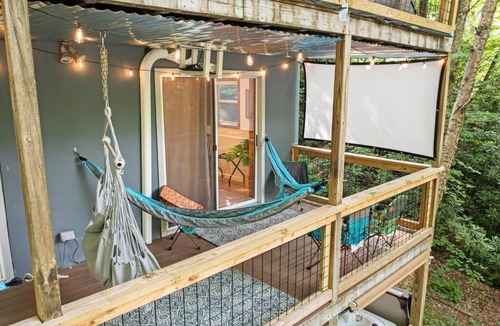 Mill Ridge House | Cozy Mountain Chalet With Hot Tub Outdoor Movie Screen And Fire Place