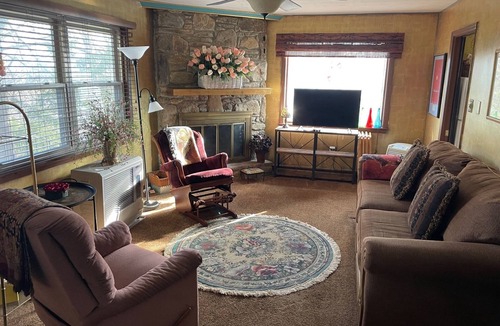 Leicester Cottage | Cozy Mountain Cottage Near Asheville