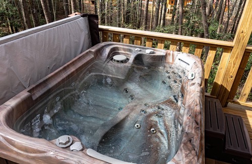 Murphy Ski Chalet | Cozy Mountain Loft with Hot Tub and Wrap Around Deck