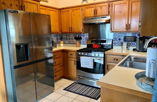 Unaka Cottage | Cozy Mountain Retreat! Lake & Mountain Views, Pet friendly! Fiber internet!