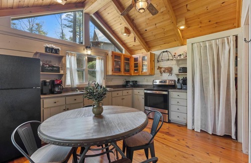 Cashiers Cabin | Cozy Mountain Retreat with Private Trails & Ponds