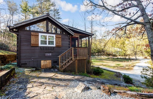 Cashiers Cabin | Cozy Mountain Retreat with Private Trails & Ponds