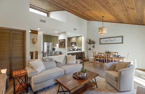 Sapphire Villa | Cozy Mtn Retreat minutes from Sapphire Valley Resort. Renovated. Pet Friendly!n