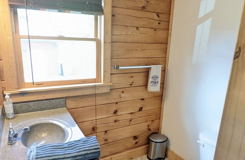 Union Mills Cabin | Cozy NC Cabin in quiet, gated community