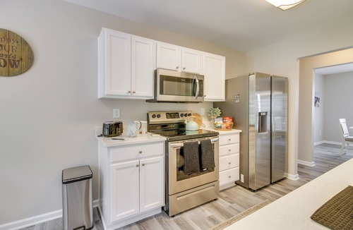 Mount Holly House | Cozy North Carolina Abode - Minutes from Downtown!