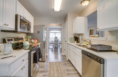 Mount Holly House | Cozy North Carolina Abode - Minutes from Downtown!