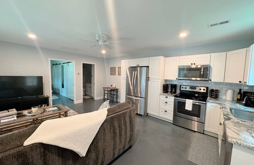 Raleigh House | Cozy North Raleigh Guest House - near RDU, DTR, + major Hospitals