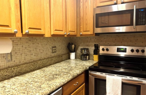 Woodcroft House | Cozy one level, 2 BR, 2 Bath TH in charming wooded community. Perfect location!