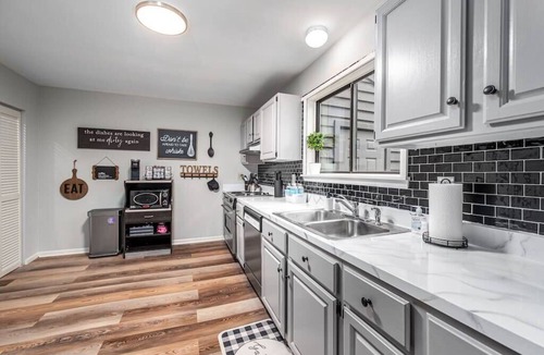 Bynum House | Cozy Private Duplex Tucked Away- 15 Min from UNC