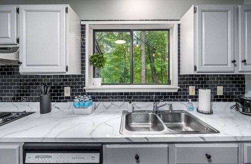 Bynum House | Cozy Private Duplex Tucked Away- 15 Min from UNC