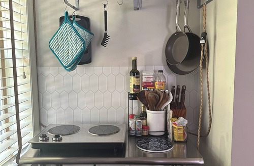 Northeast Raleigh Apartment | Cozy Private Guest House near Neuse River, Pet-Friendly!