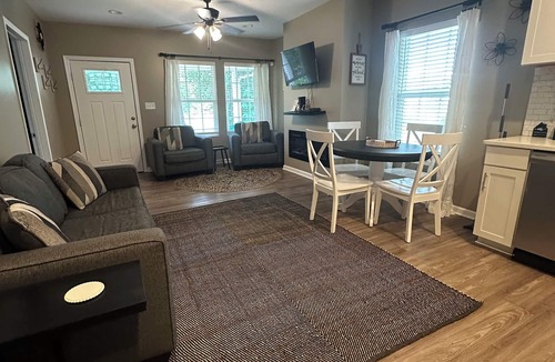 North Belmont House | Cozy, Quiet & Private 3 BR Home! 15 Min to CLT Airport!