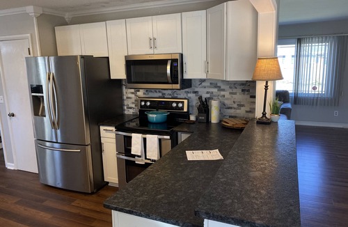 Hickory House | Cozy Ranch by Lake Hickory w/Patio & great Fire Pit