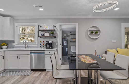 Charlotte House | Cozy ranch in great area close to everything