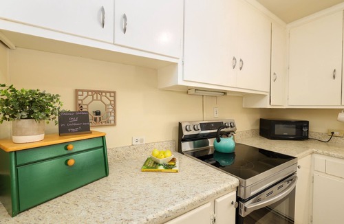 Bahama House | Cozy & relaxing cottage on the lake *Dog Friendly*