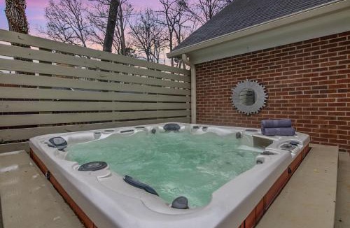 Carriage Hills House | Cozy & Relaxing Home, Hot Tub, Fire Pit, Deck