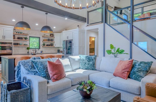 Zirconia House | “Cozy retreat and amazing views!– Your Perfect Getaway!”
