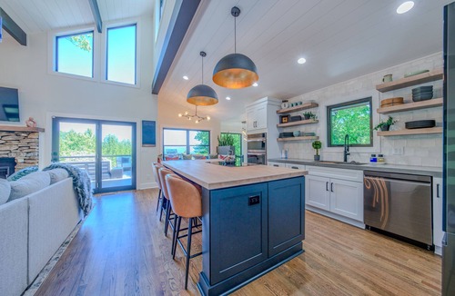 Zirconia House | “Cozy retreat and amazing views!– Your Perfect Getaway!”