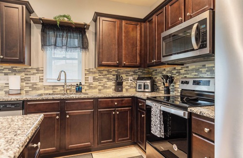 Johnston County House | Cozy Retreat Away From The City.