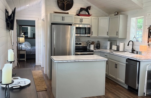 Columbus Cabin | Cozy retreat located in the heart off the TIEC nAnd the blue ridge mountains!