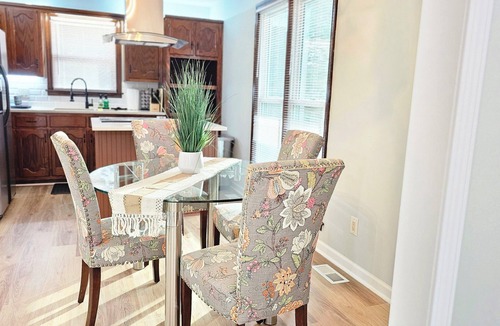 Sawmills House | Cozy retreat minute away to mountain escape!w/Fireplace