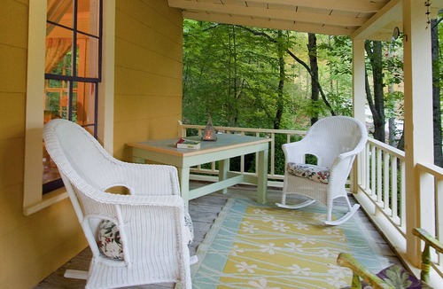 Marion Cottage | Cozy Retreat Nestled in the Mountains-Whispering Creek Cottage