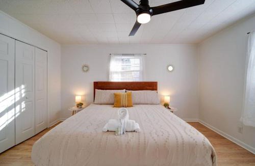 Belmont Historic District House | Cozy Riverside Cottage Fully Updated Quiet 3 beds