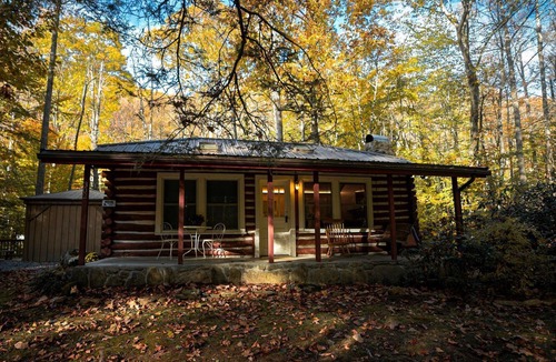Weaverville Cabin | Cozy Rustic Cabin Nestled in the Scenic Reems Creek Valley for a Peaceful Mountain Escape Surrounded by Nature near the Pisgah National Forest in NC
