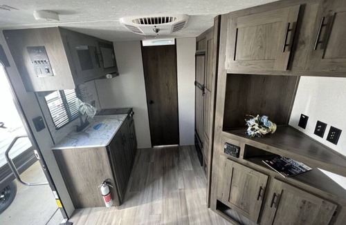 Shelby House | Cozy RV Getaway for Couples!