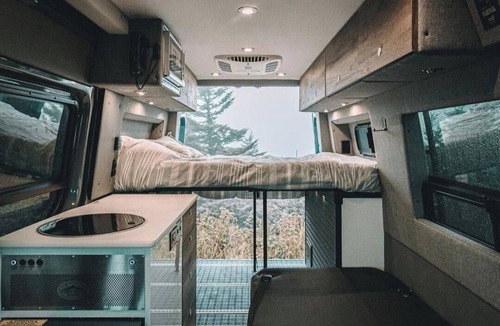 Davidson House | Cozy RV Lodging with Queen Bed, Lounge, Kitchenette, Wi-Fi, AC, Heat, Bathroom