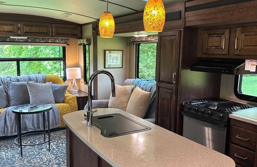 Rutherfordton House | Cozy RV on farm property in Rutherfordton with AC, WiFi