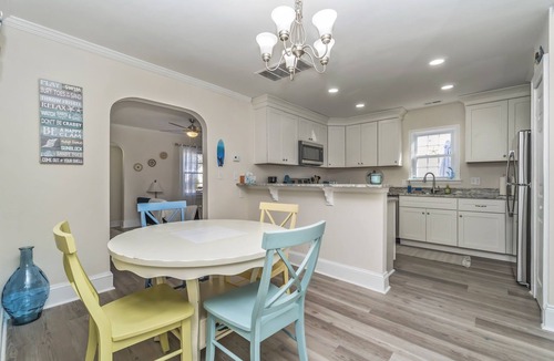 Norfolk Cottage | Cozy Safe Coastal Cottage 1.8 Mi from Hospitals Near Base + ODU