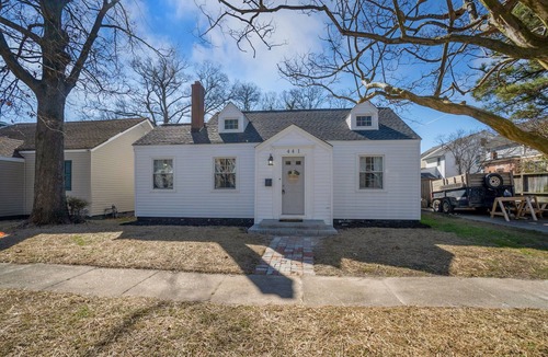 Norfolk Cottage | Cozy Safe Coastal Cottage 1.8 Mi from Hospitals Near Base + ODU