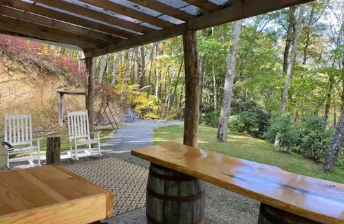 Bryson City House | Cozy & Secluded Nantahala hideaway