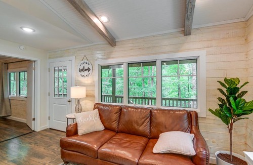 Linden House | Cozy Tennessee Retreat w/Patio & Charcoal Grill!
