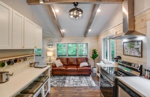 Linden House | Cozy Tennessee Retreat w/Patio & Charcoal Grill!