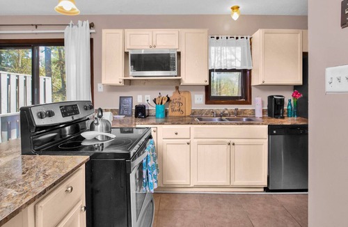 Westover House | Cozy townhome 2 minutes away from Ft. Bragg