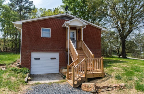 Norwood House | Cozy updated home on Juneberry Ridge property with access to hiking and more!