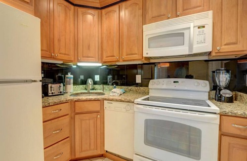 Hilton Head Island Condo | Cozy upgraded condo 10 minutes from the Beach !