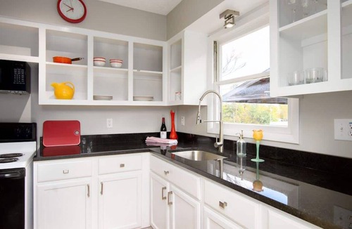 Asheville Apartment | Cozy Upper-Level Apartment! Walk To Attractions!