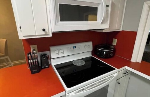 Lexington House | Cozy Uptown Lexington