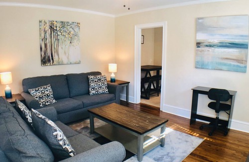 Cherry House | Cozy Uptown Retreat!