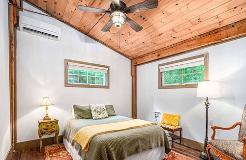 Bynum Cottage | Cozy Wooded barndominium near Chapel Hill