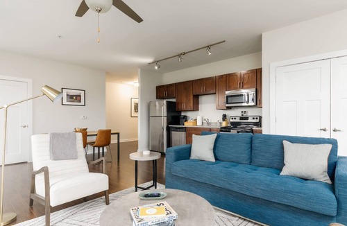 Hillsboro Village Apartment | CozySuites Music Row Spacious 2BR in Nashville! 40